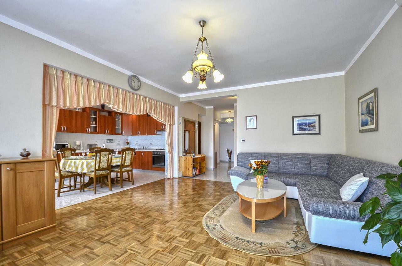Apartment Pecirep プーラ エクステリア 写真