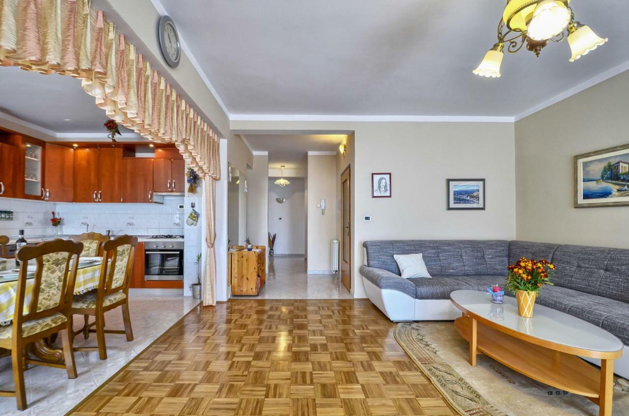 Apartment Pecirep プーラ エクステリア 写真