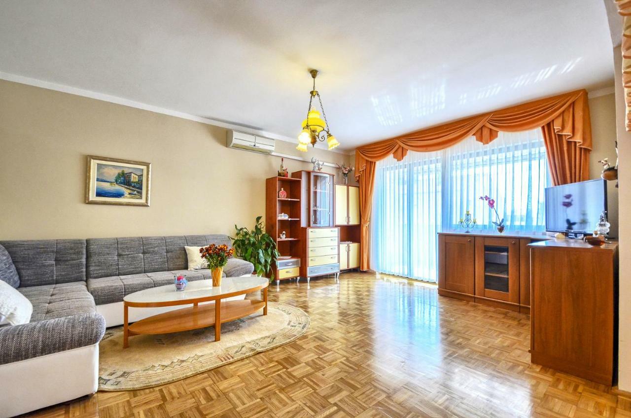 Apartment Pecirep プーラ エクステリア 写真