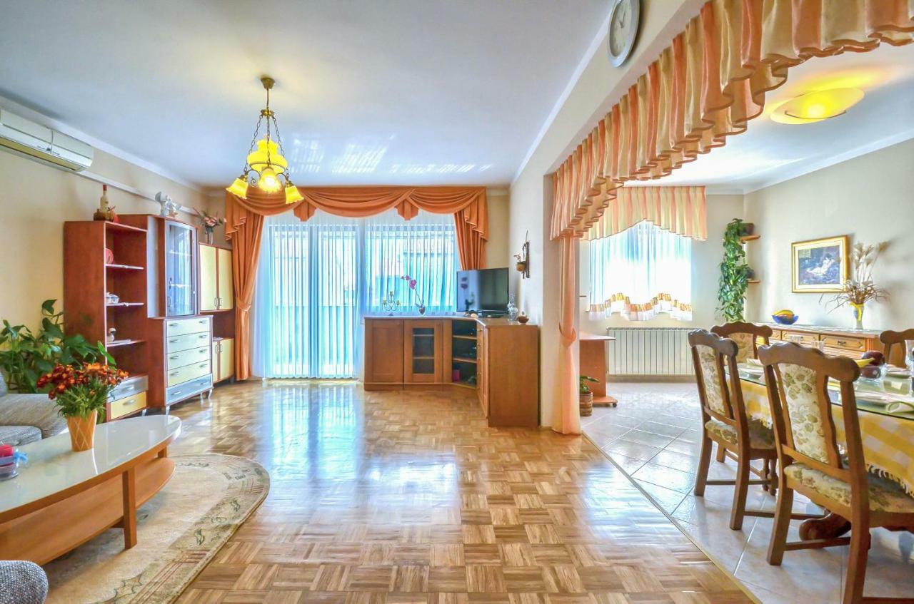 Apartment Pecirep プーラ エクステリア 写真